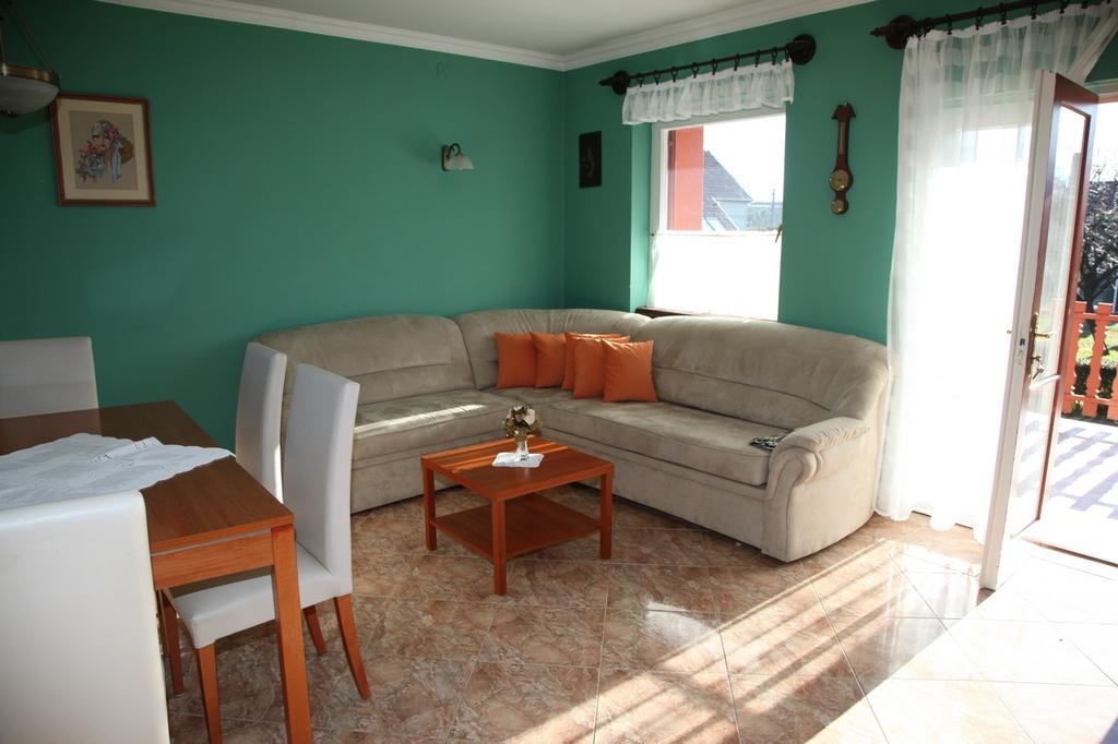 Edina Apartman ザラカロシュ 部屋 写真