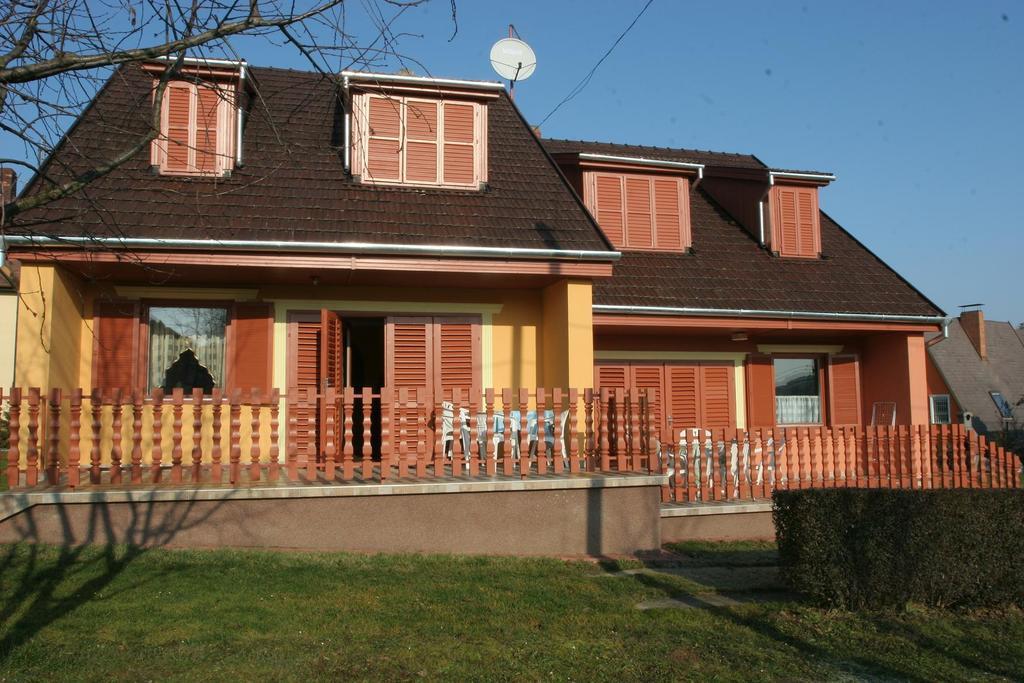 Edina Apartman ザラカロシュ 部屋 写真