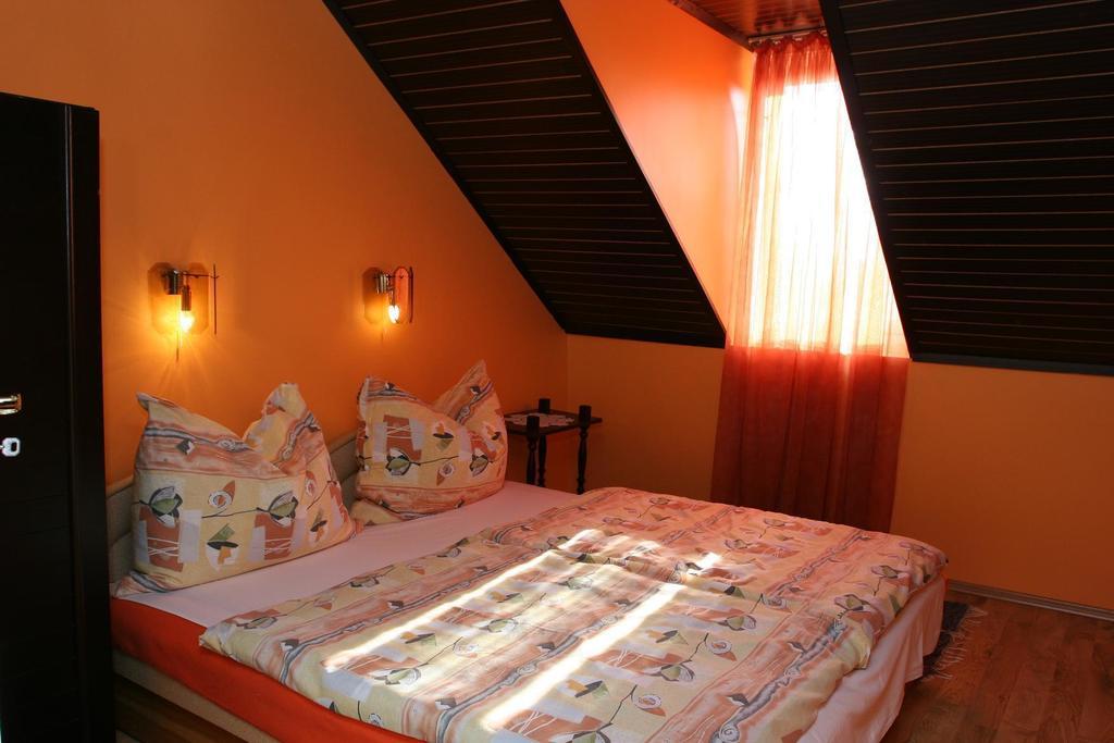 Edina Apartman ザラカロシュ 部屋 写真