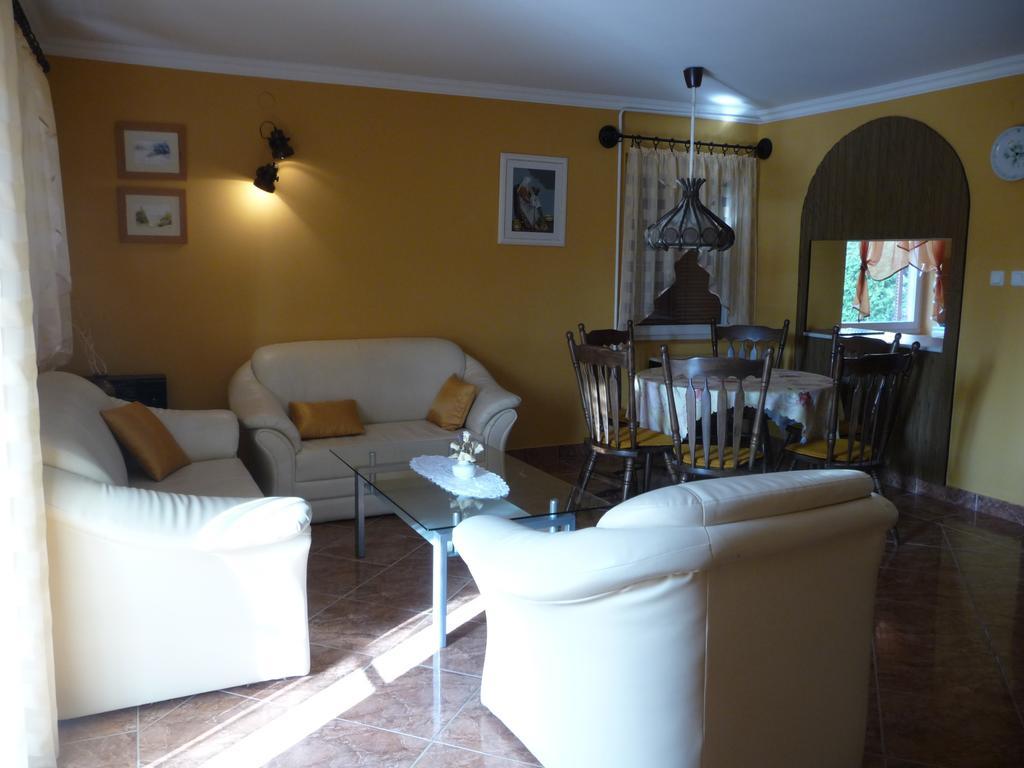 Edina Apartman ザラカロシュ 部屋 写真